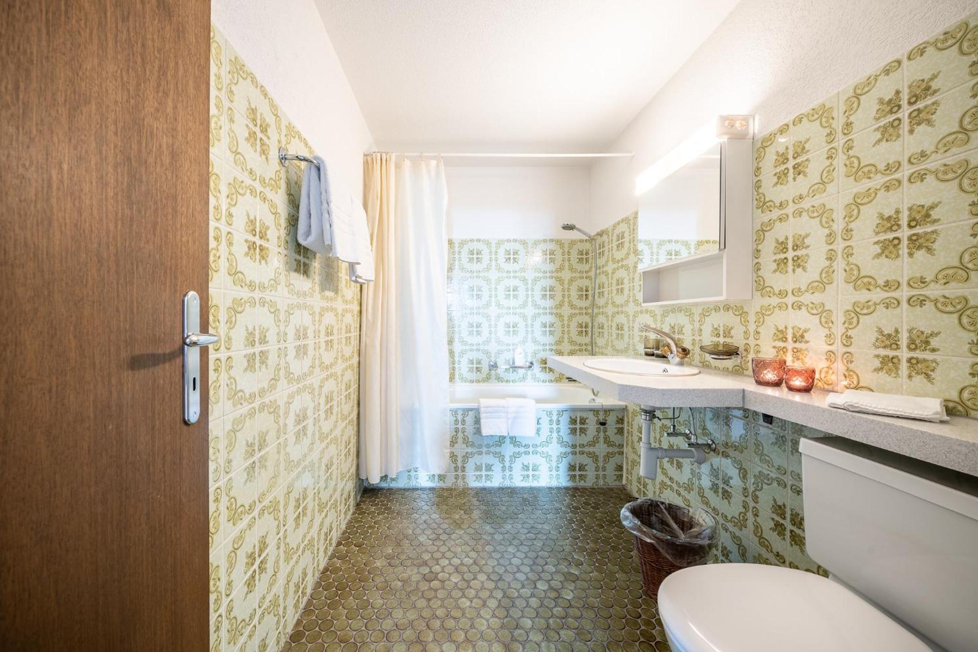 8001 Gemuetliche 2,5-Zimmer-Wohnung Mit Wunderschoenem Ausblick Richtung Scuol Vulpera Extérieur photo